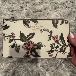 BRAND NEW Kate Spade Cream Floral Wristlet